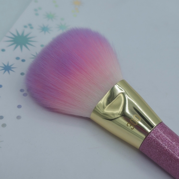 Real Techniques Brush Crush 300 Powder Brush - Picture 2 of 4